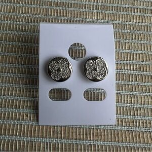 ⭐️-Silver Stud Earrings with Crystal clover Accents